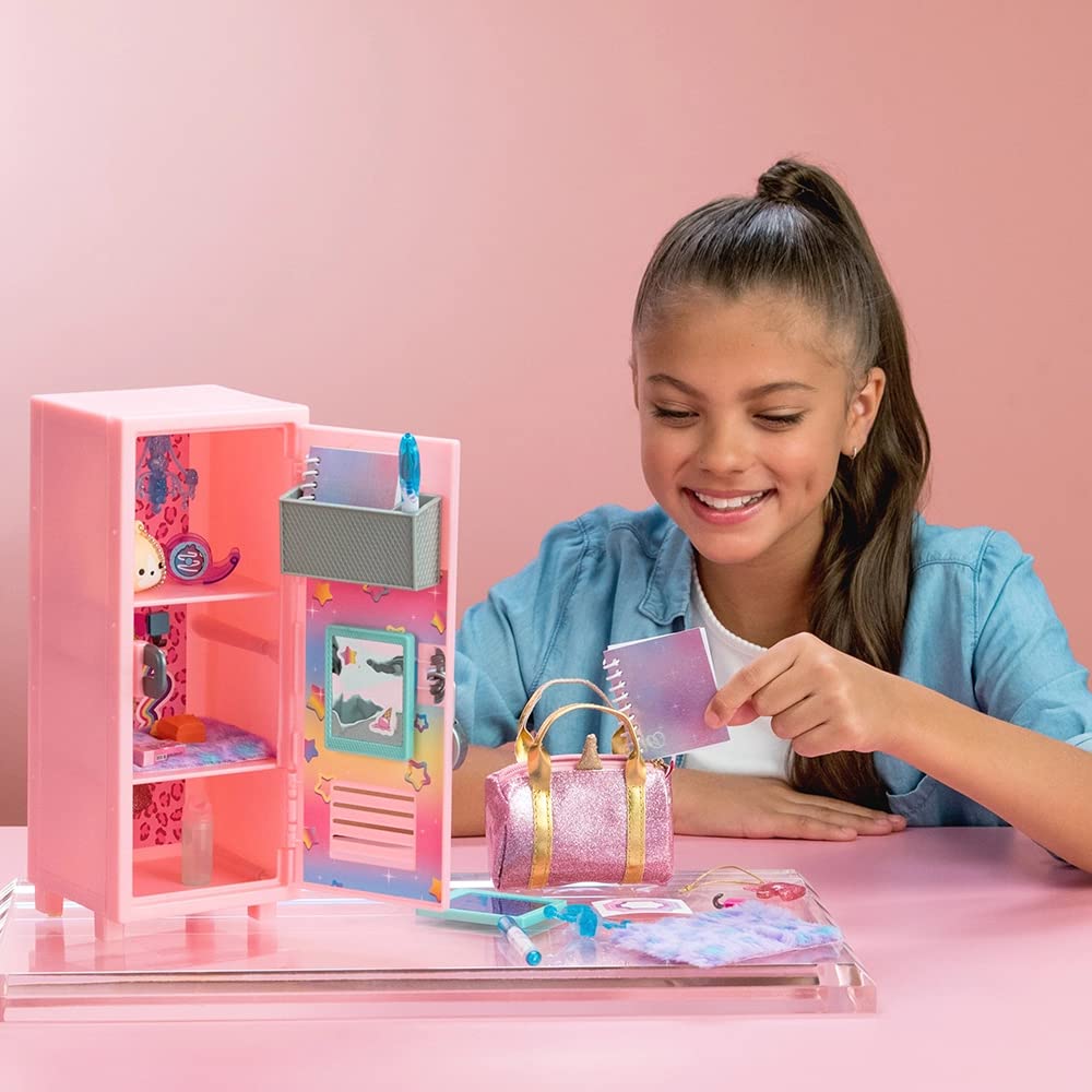 - Collectible Micro Locker with 15 Stationary Surprises Inside! (25263)