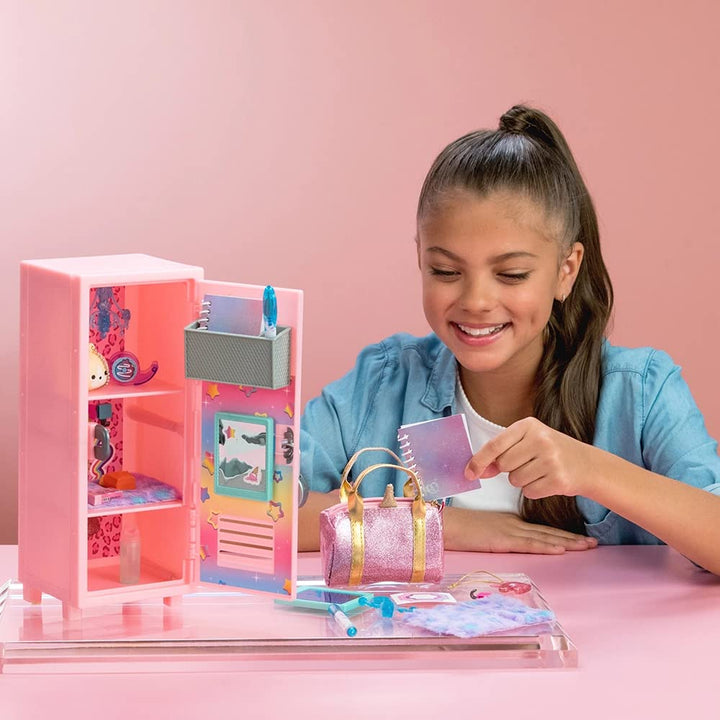 - Collectible Micro Locker with 15 Stationary Surprises Inside! (25263)