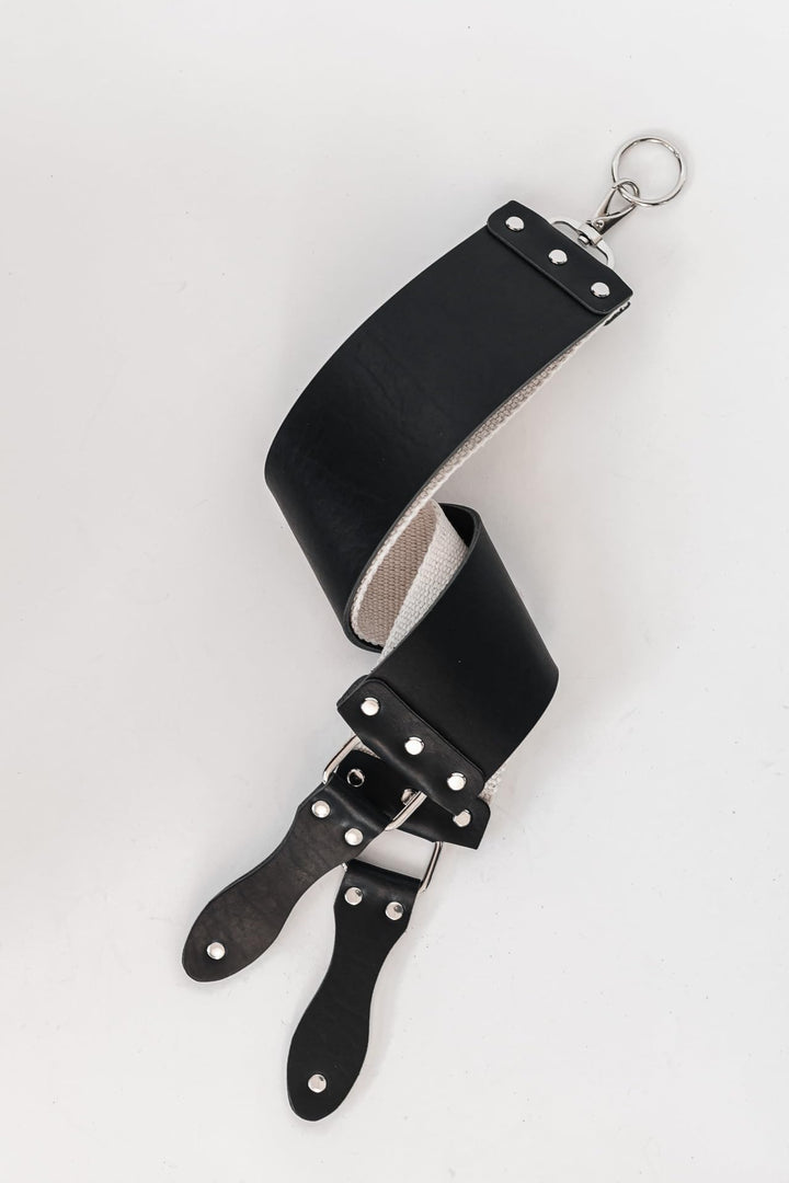 Razor Strop - Barber&#39;s Latigo Leather Straight Razor Strop. Dual Strap that will be a Great Addition for Any Straight Razor. PREMIUM LEATHER Strop for Sharpening. (Black)