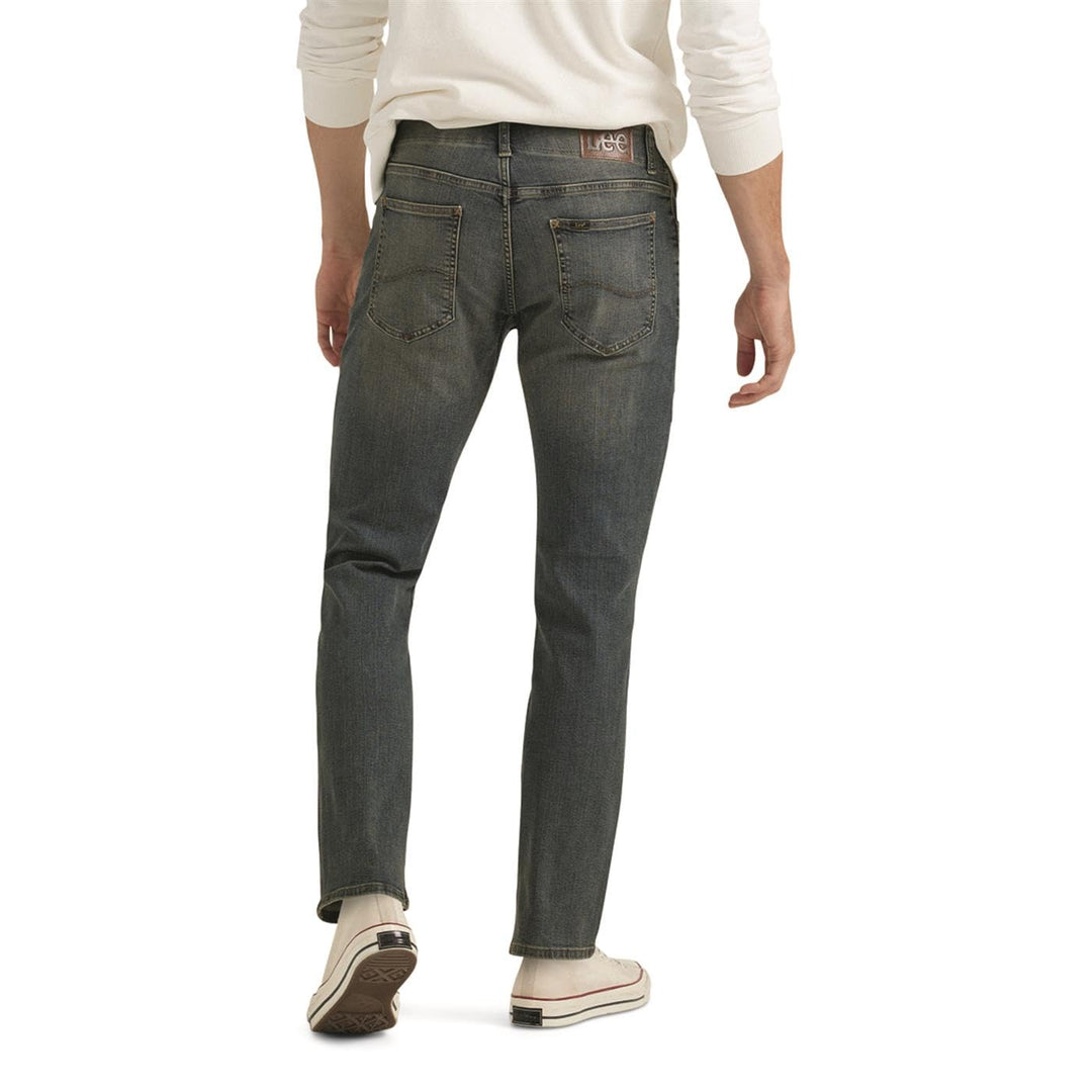 Men&#39;s Extreme Motion Straight Taper Jean Maverick 38W x 32L