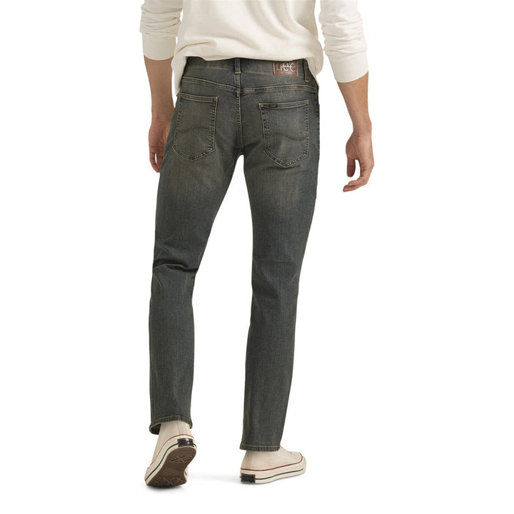 Men&#39;s Extreme Motion Straight Taper Jean Maverick 38W x 32L