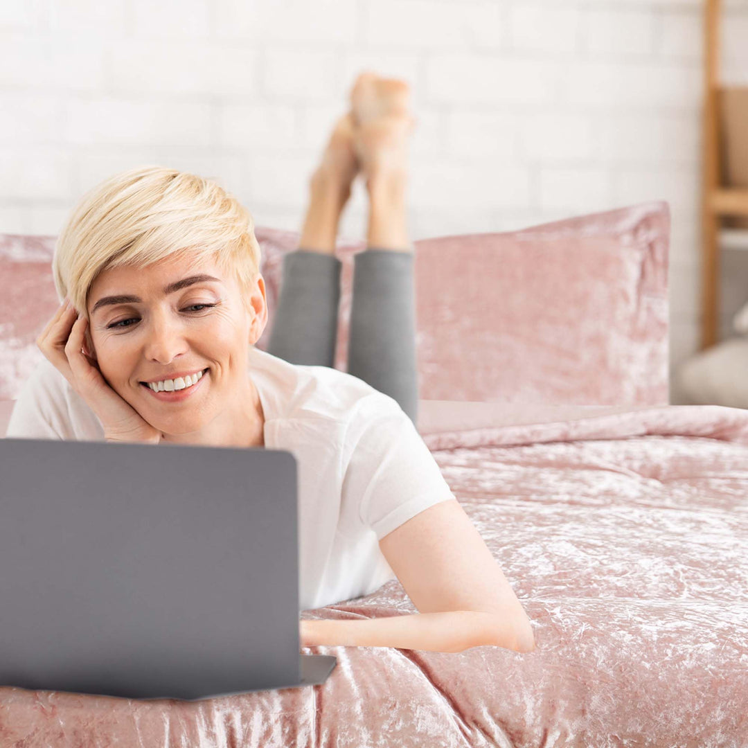 Juliette Luxe Comforter Set Velvet Lush with Soft Brushed Microfiber Reverse, All Season Cozy Velvet Bedding Sets, Fluffy Comforter Bed Set, Matching Sham, Blush Full/Queen 3 Piece