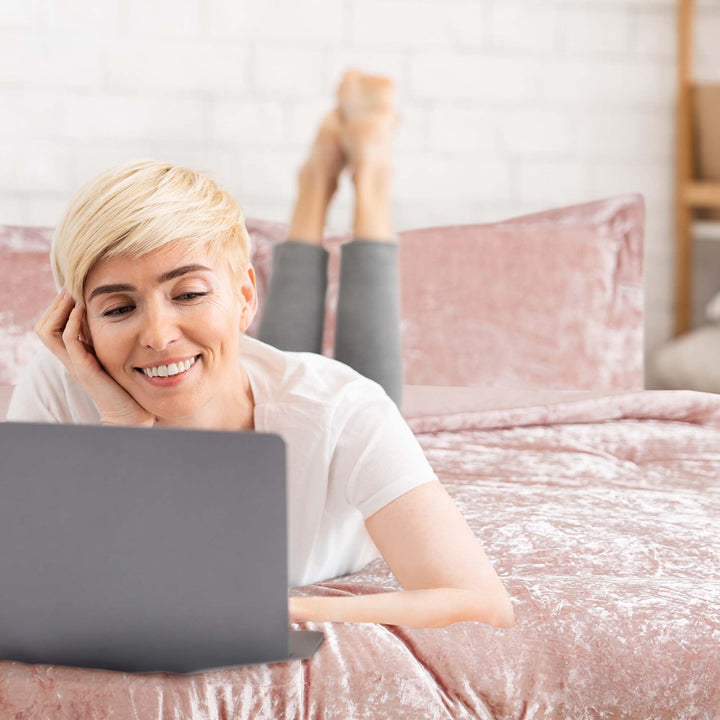 Juliette Luxe Comforter Set Velvet Lush with Soft Brushed Microfiber Reverse, All Season Cozy Velvet Bedding Sets, Fluffy Comforter Bed Set, Matching Sham, Blush Full/Queen 3 Piece