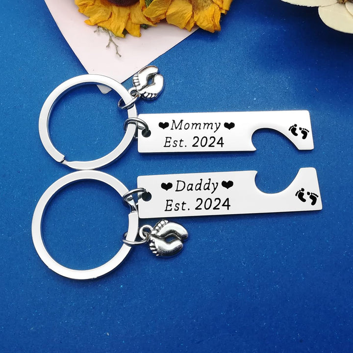 Pregnancy Announcement Gifts Mommy and Daddy Est 2024 Keychain Set New Parents Gift Mom to be Gift Parents to be Keyrings First Time Dad Gifts New Mom Jewelry