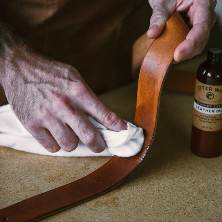 Conditioning Leather Oil - 5oz - All-Natural Polishing Treatment For Furniture, Boots, Car Seats, Jackets, Shoes &amp; Bags