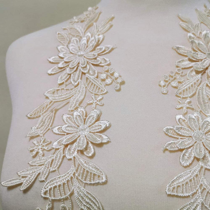 1 Pairs of Three-Dimensional Flowers Embroidered Water-Soluble Lace on Flower DIY Wedding Dress Headwear Accessories (Champagne Color)