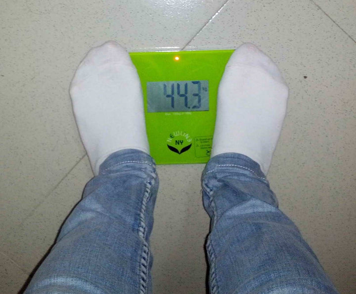 NewlineNY Step On Super Mini Travel Bathroom Scale with Trip Protection Sleeve: SBB0638SM-GN (Green) + NY-SMS-S001-BG