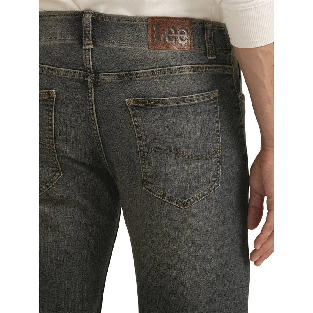 Men&#39;s Extreme Motion Straight Taper Jean Maverick 38W x 32L