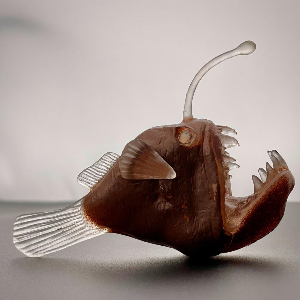 Safari Ltd Deep Sea Creatures TOOB - 7 Mini Figurines: Hatchet Fish, Angler Fish, Viper Fish, Glass Squid, Giant Isopod, Gulper Eel, & Black Dragonfish - Educational Toy for Boys, Girls & Kids Ages 3+