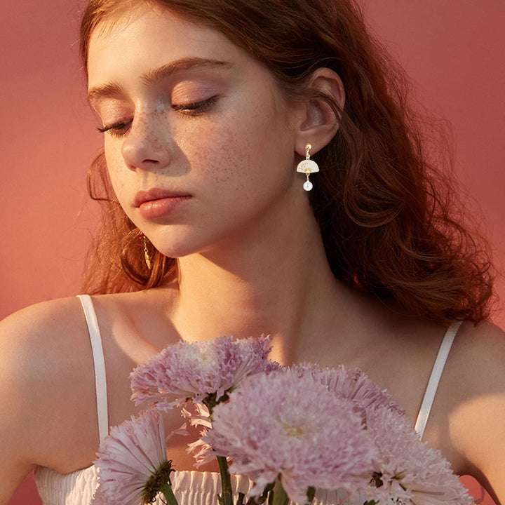 12 Pairs Clip On Earrings for Women Cute Earrings Crystal Earrings Pearl Earrings Charming Fashion Earrings Non Piercing Clip on Earrings for Women