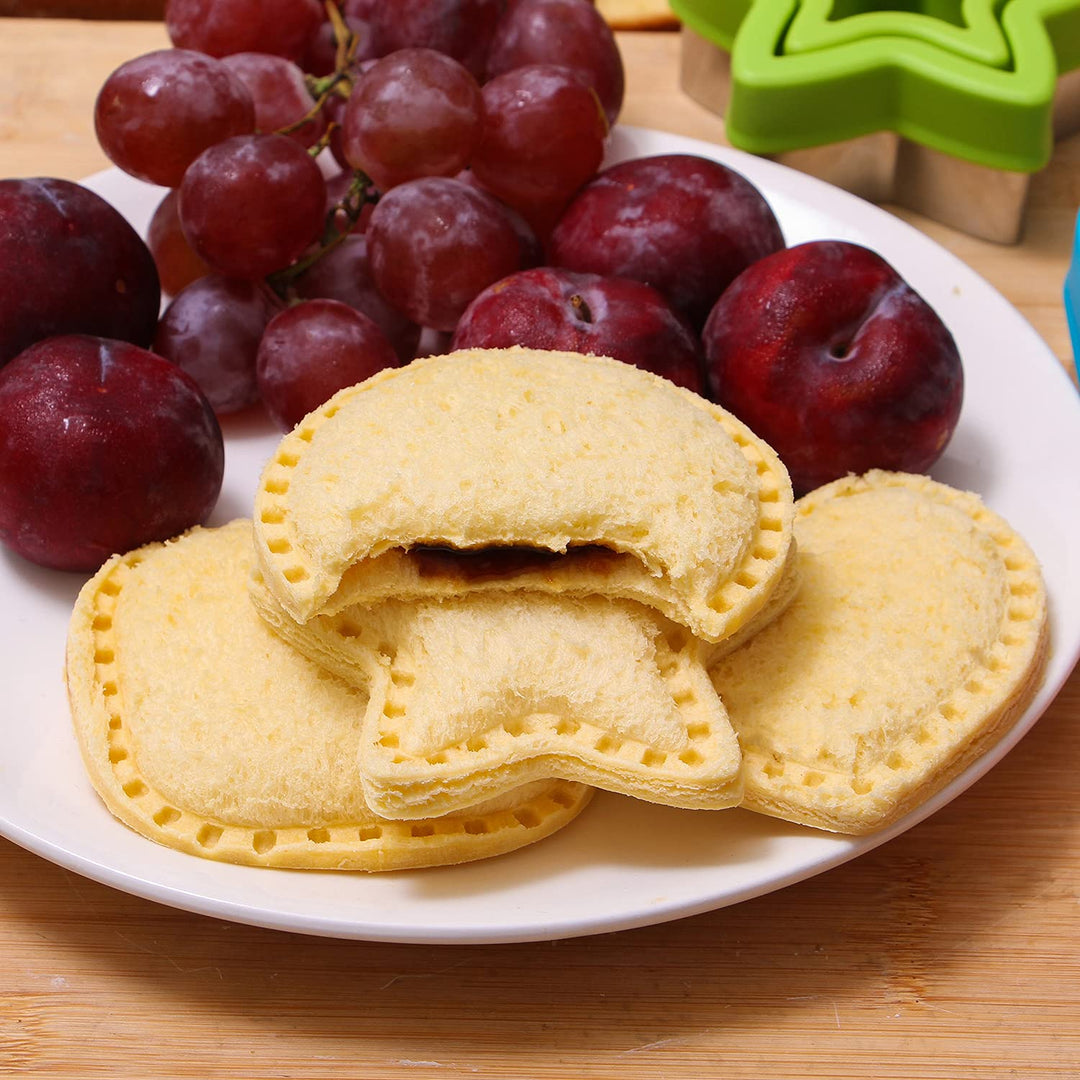 Sandwich Cutter and Sealer,Set of 4 Bread Sandwich Decruster Pancake Maker DIY Cookie Cutters for Kids Bento Box,Round Heart Star Square Shapes Sandwich Decruster Press Mold
