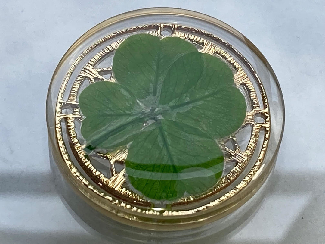 Real Four Leaf Clover Good Luck Pocket Token, Preserved, 1.25”, Including Metal Ornament (Magic Circle of The Sun)