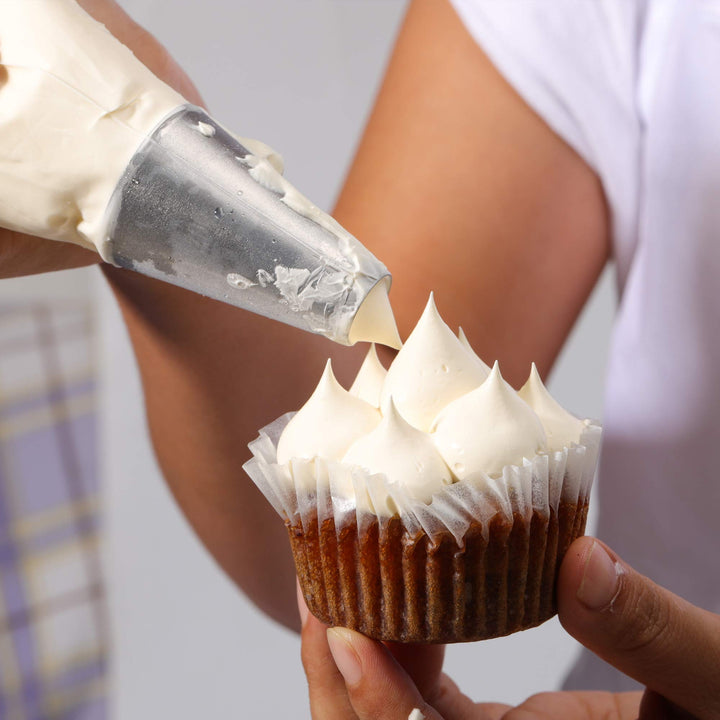 Kayaso 9 Piece Round Piping Tip Set with 20 Disposable Decorating Bags, Stainless Steel Pastry Tips, Graduated Sizes