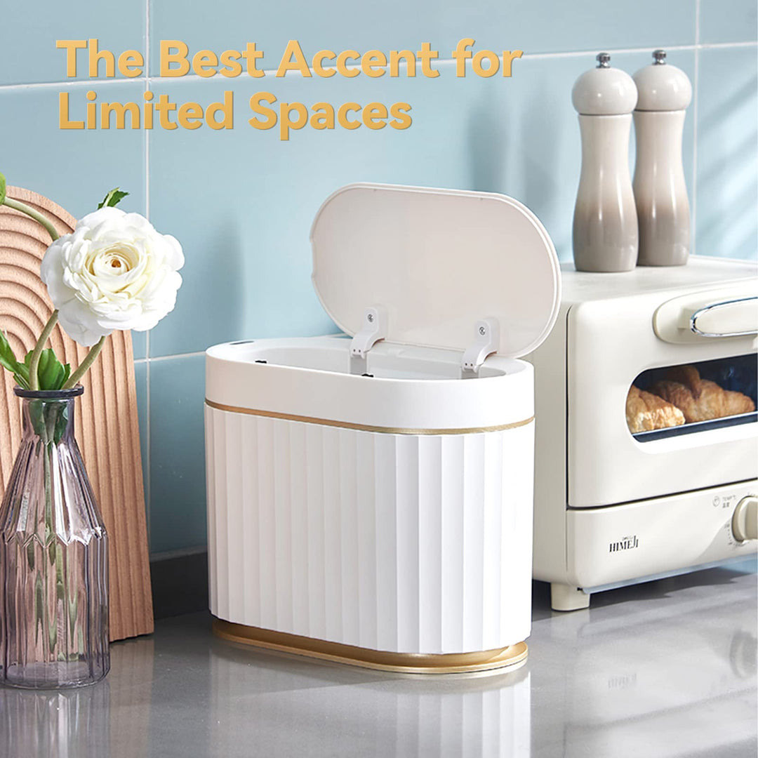 Mini Desktop Trash Bin Small Trash Can with Lid, 5 litres Desktop Motion Sensor Trash Can, 1.3 Gallon Waterproof Countertop Trash Can, Small Plastic Trash Can for Desk, Bedroom, Golden