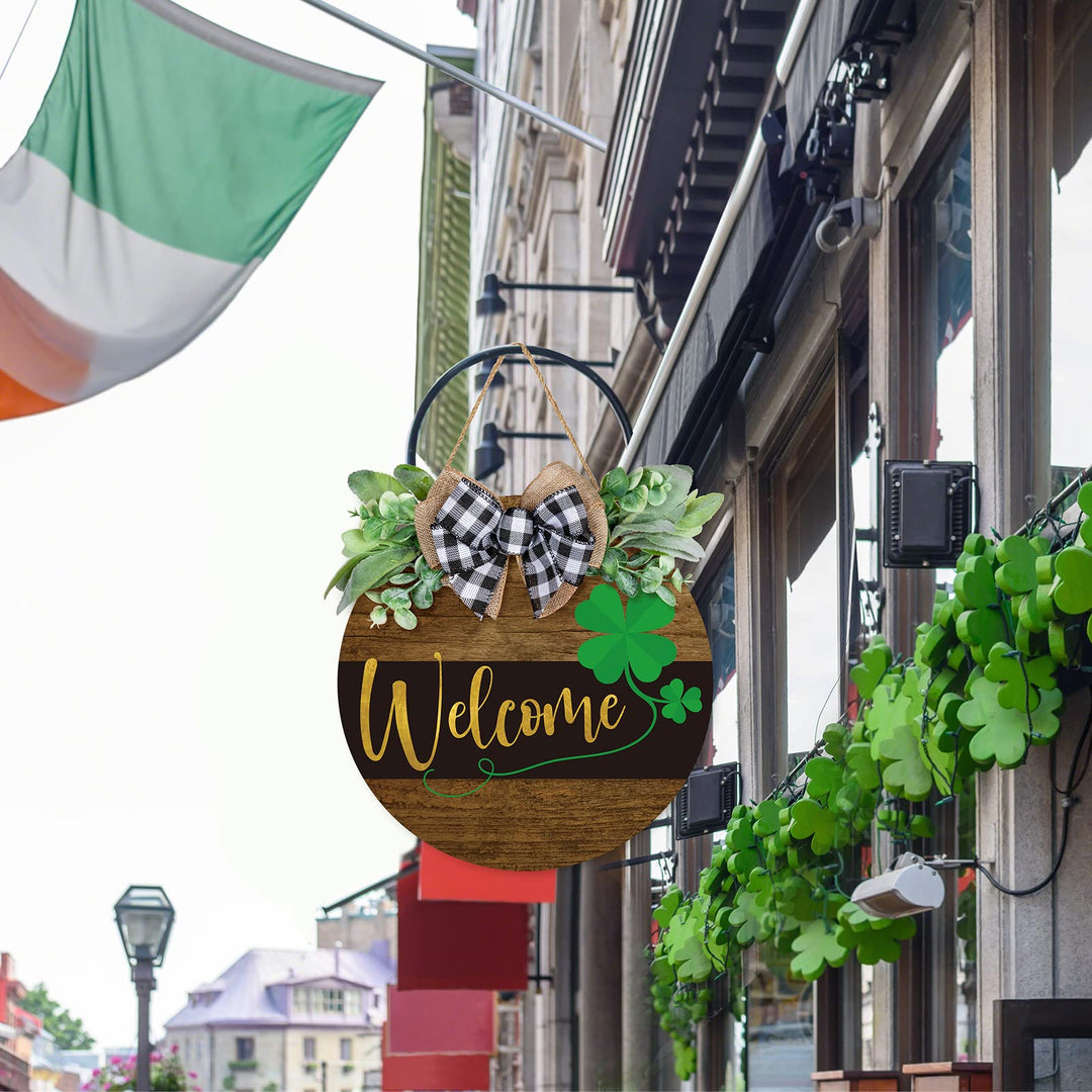 St. Patrick&#39;s Day Welcome Sign Wooden Hanging Sign Farmhouse Rustic Door Decoration St. Patrick&#39;s Day Wreath Sign with Bow Ornament for Irish Holiday Home Indoor Outdoor Farmhouse Window