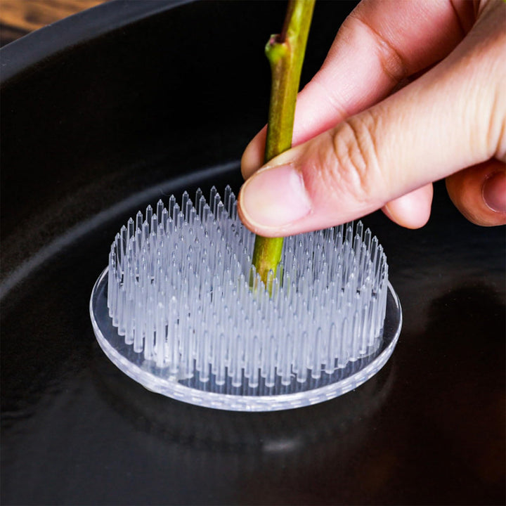 Flower Frog, 2 Pcs Round Clear Plastic Ikebana Kenzan Frog Japanese Flower Holder with 3 Suckers for DIY Flower Craft