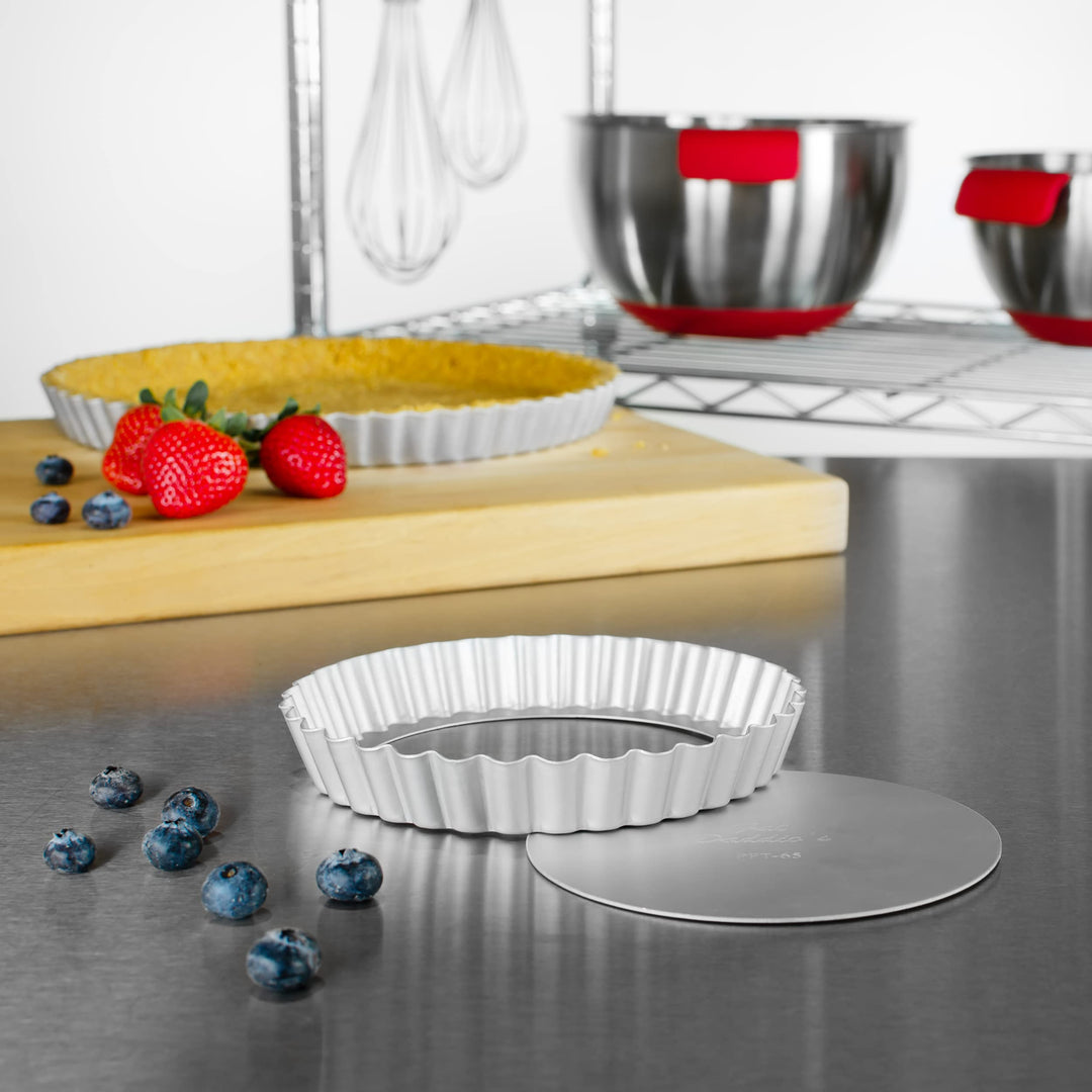 Fat Daddio&#39;s PFT-65 Round Fluted Tart Pan, 6.5 x 1 Inch
