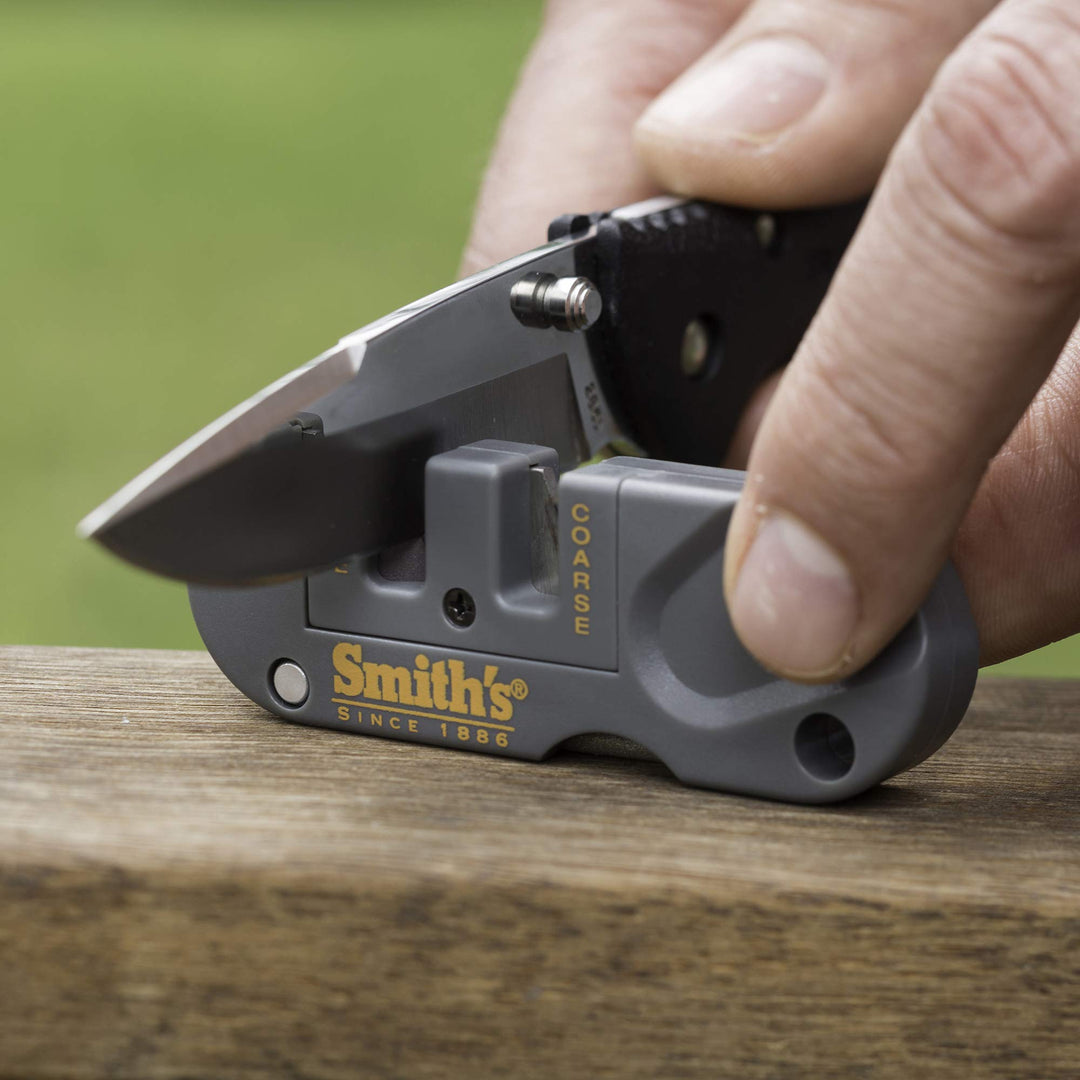 Smith&#39;s PP1 Pocket Pal Knife Sharpener Preset Carbide &amp; Ceramic Stone Sharpeners Fold-Out Diamond Coated Rod Outdoor Hunting Knife &amp; Hook Sharpener, Handheld, Compact, Lightweight, Multiuse