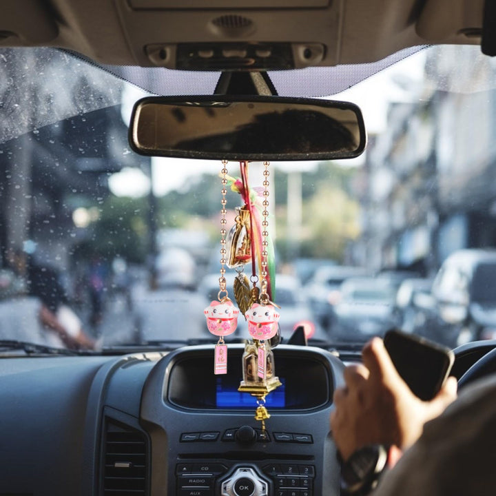 Lucky Cat Car Charm Ceramic Japanese Maneki Cat Car Rear View Mirror Decorative Pendant Hanging Ornaments Auto Interior Accessories for Men and Women