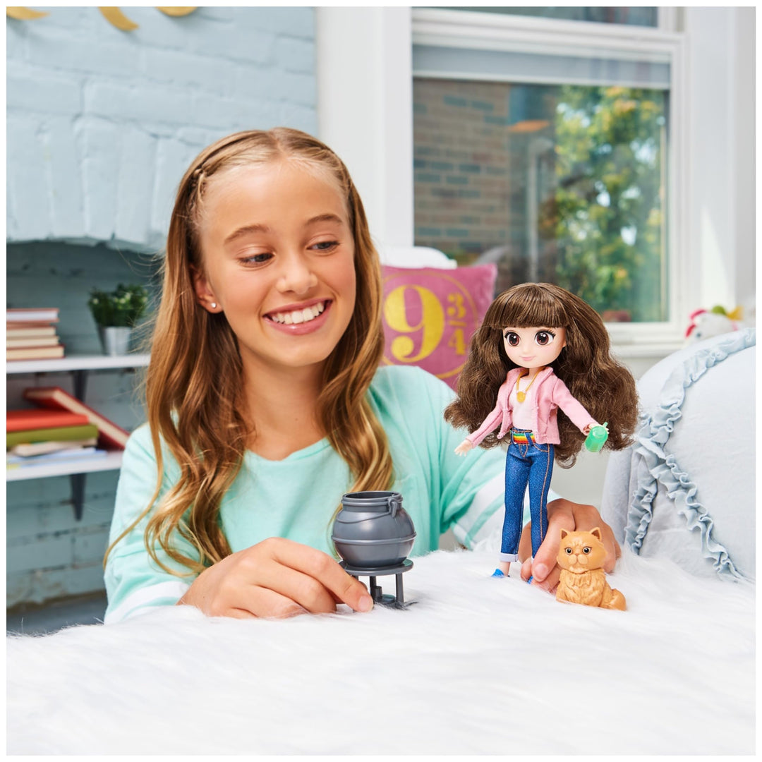 Harry Potter, 8-inch Brilliant Hermione Granger Doll Gift Set with 5 Accessories and 2 Outfits, Kids Toys for Ages 6 and up