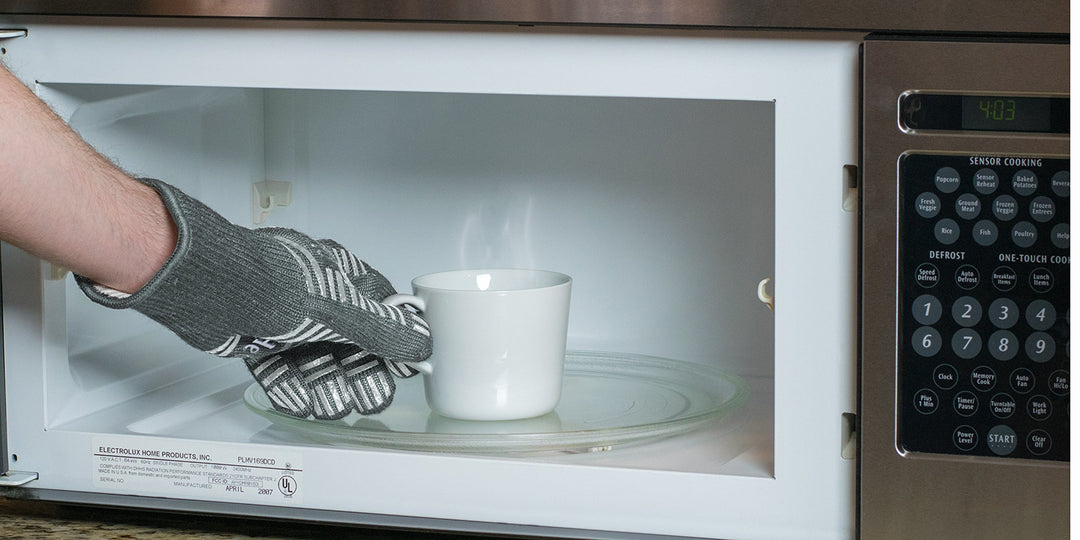 Extreme Heat Resistant BBQ Gloves - Premium Insulated &amp; Silicone Lined Aramid Fiber Mitts for Cooking, Grilling, Frying and Baking - Professional Indoor Outdoor Kitchen Oven Accessories