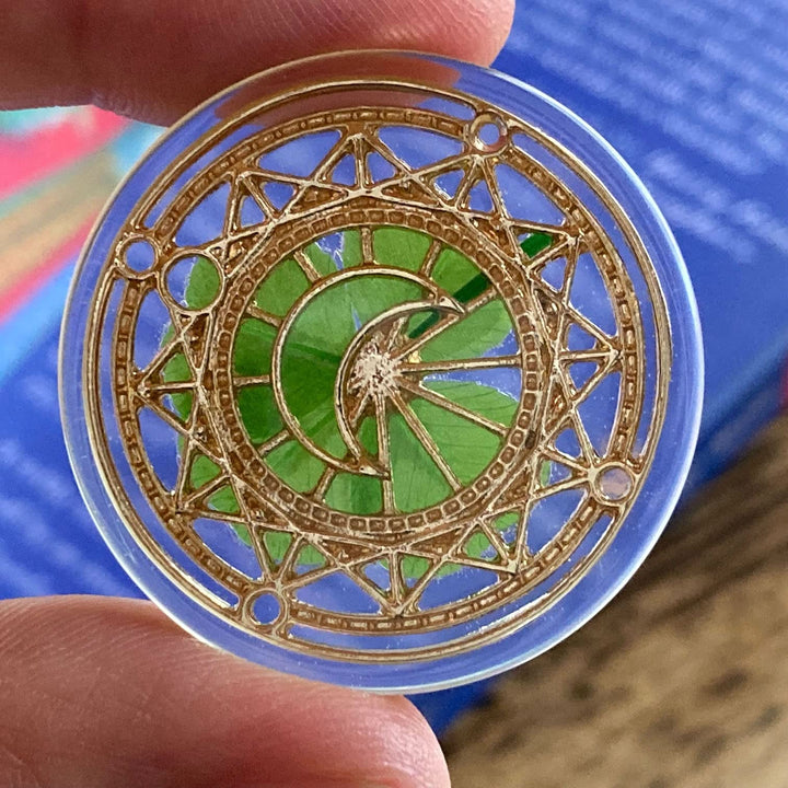 Real Four Leaf Clover Good Luck Pocket Token, Preserved, 1.25”, Including Metal Ornament (Magic Circle of The Moon)