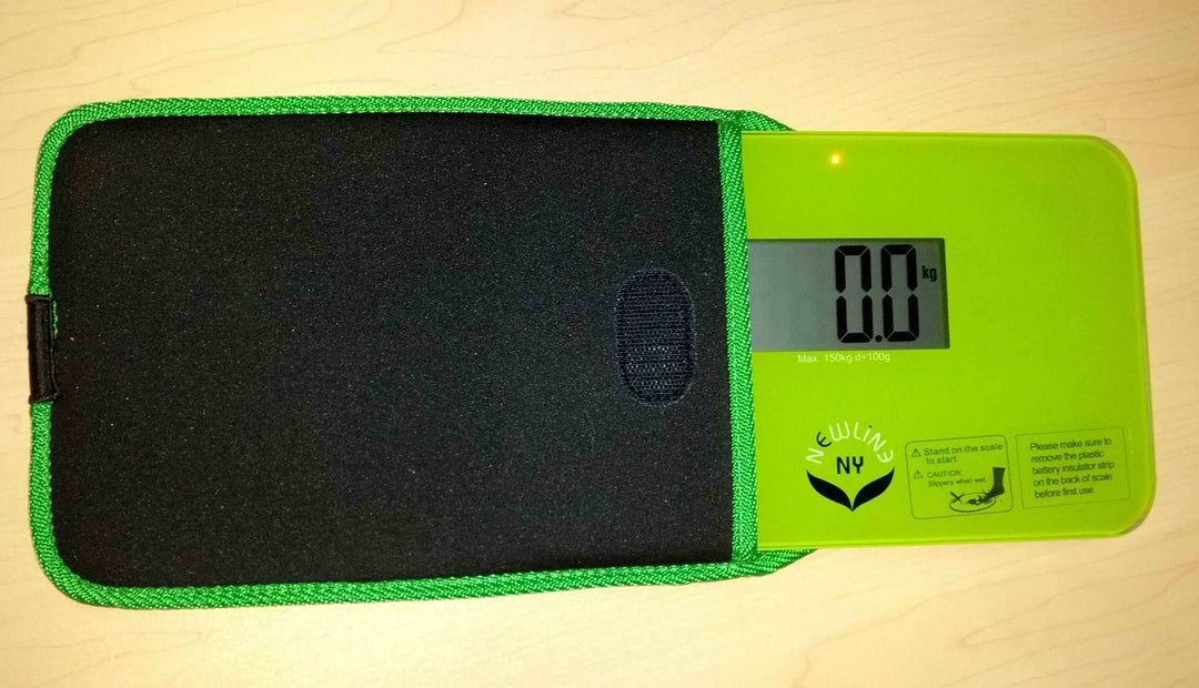 NewlineNY Step On Super Mini Travel Bathroom Scale with Trip Protection Sleeve: SBB0638SM-GN (Green) + NY-SMS-S001-BG