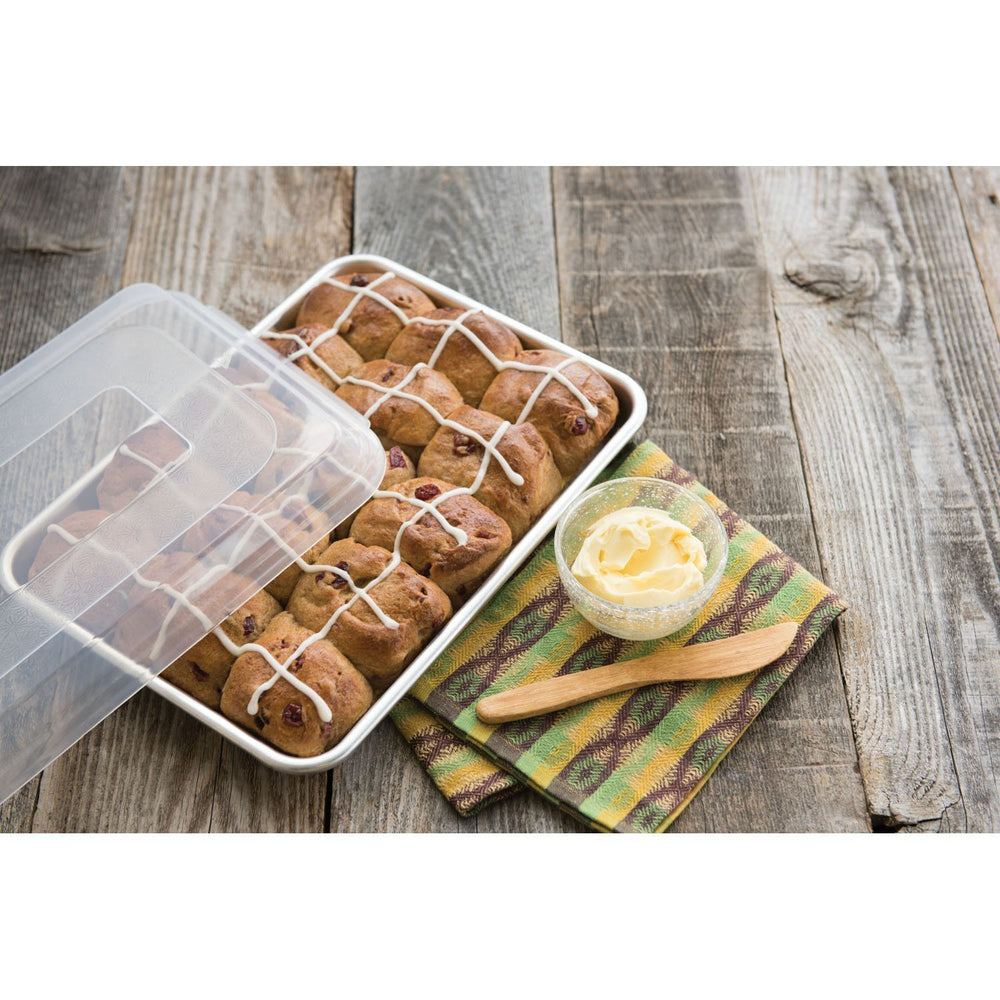 Natural Aluminum Commercial Baker's Quarter Sheet with Lid