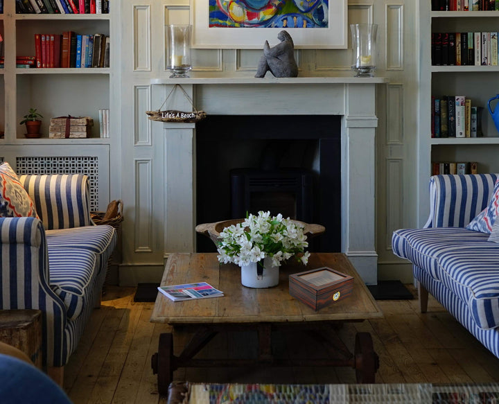 Cigar Humidors Storage 25-50 Cigars Case, Tempered Glass Top Display, Handcraft Spanish Cedar Wood Desktop Cigar Box with Divider, Humidifier and Hygrometer, Gift for Man, Macassar Brown