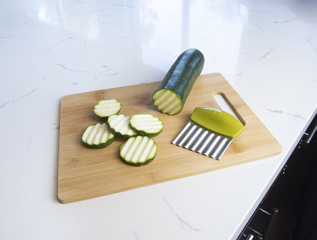 Crinkle Cutter Kitchen Knife for Vegetables, Stainless Steel Blade, Colors May Vary, 1 Count
