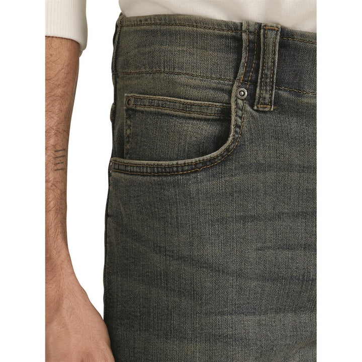 Men&#39;s Extreme Motion Straight Taper Jean Maverick 38W x 32L