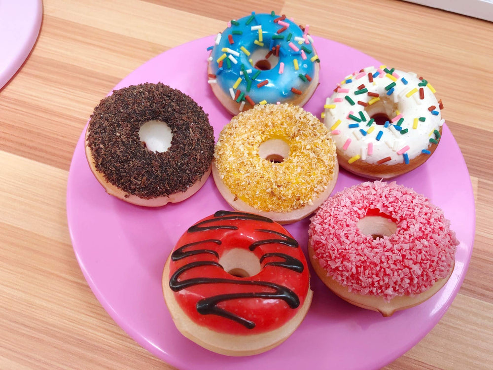 6 pcs Realistic Artificial Toy Donuts, Scented Fake Donuts, Assorted Realistic Doughnuts Toy Cakes Fake Desserts Decoration Toys, Valentine bv Donut Party Decoration, Prop Food