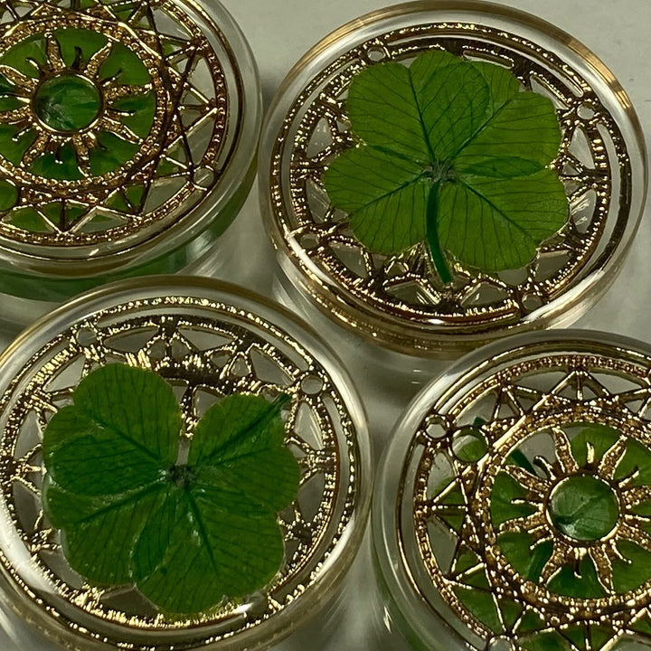Real Four Leaf Clover Good Luck Pocket Token, Preserved, 1.25”, Including Metal Ornament (Magic Circle of The Sun)