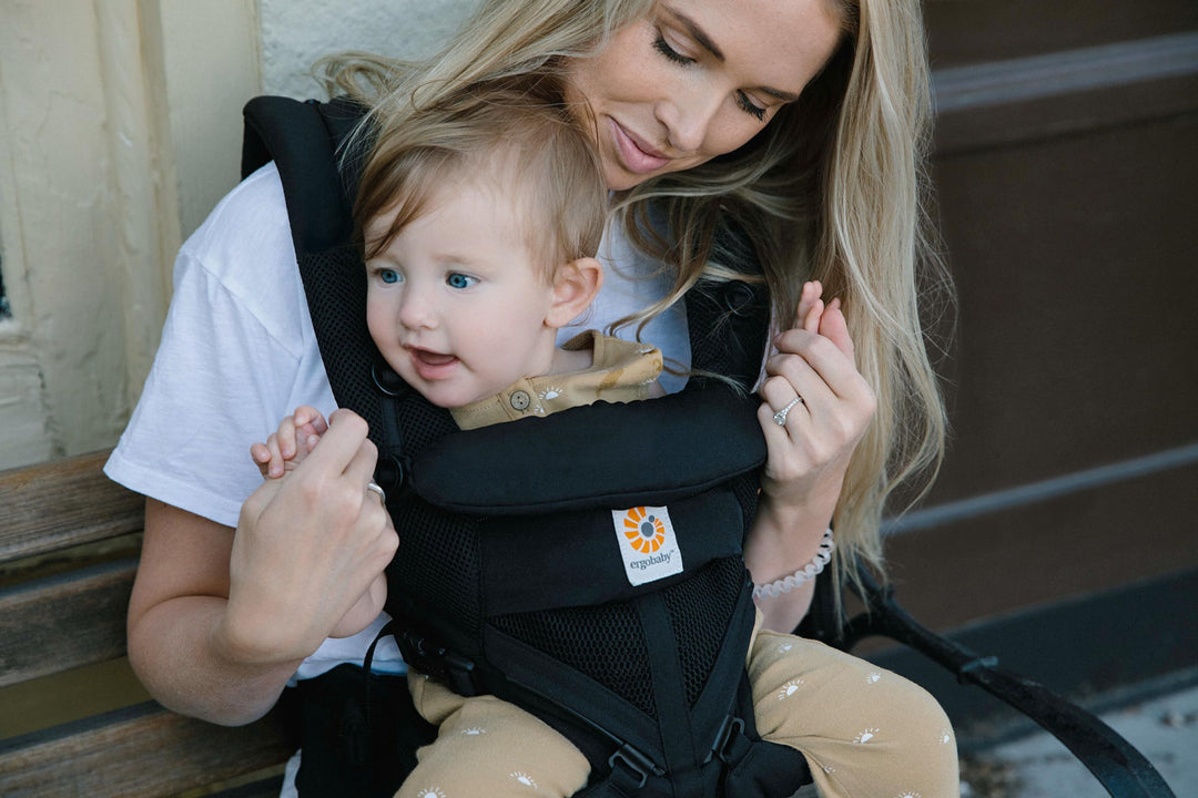 Ergobaby Omni 360 All-Position Baby Carrier for Newborn to Toddler with Lumbar Support & Cool Air Mesh (7-45 Lb), Onyx Black 6.18x9.13x10.43 Inch (Pack of 1)