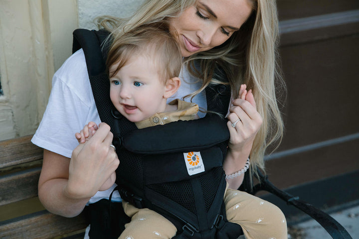 Ergobaby Omni 360 All-Position Baby Carrier for Newborn to Toddler with Lumbar Support & Cool Air Mesh (7-45 Lb), Onyx Black 6.18x9.13x10.43 Inch (Pack of 1)