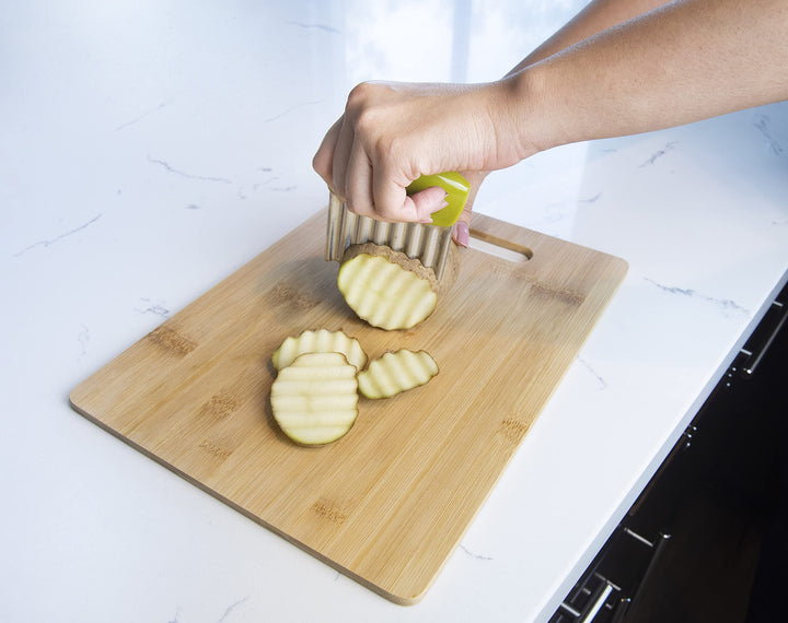 Crinkle Cutter Kitchen Knife for Vegetables, Stainless Steel Blade, Colors May Vary, 1 Count