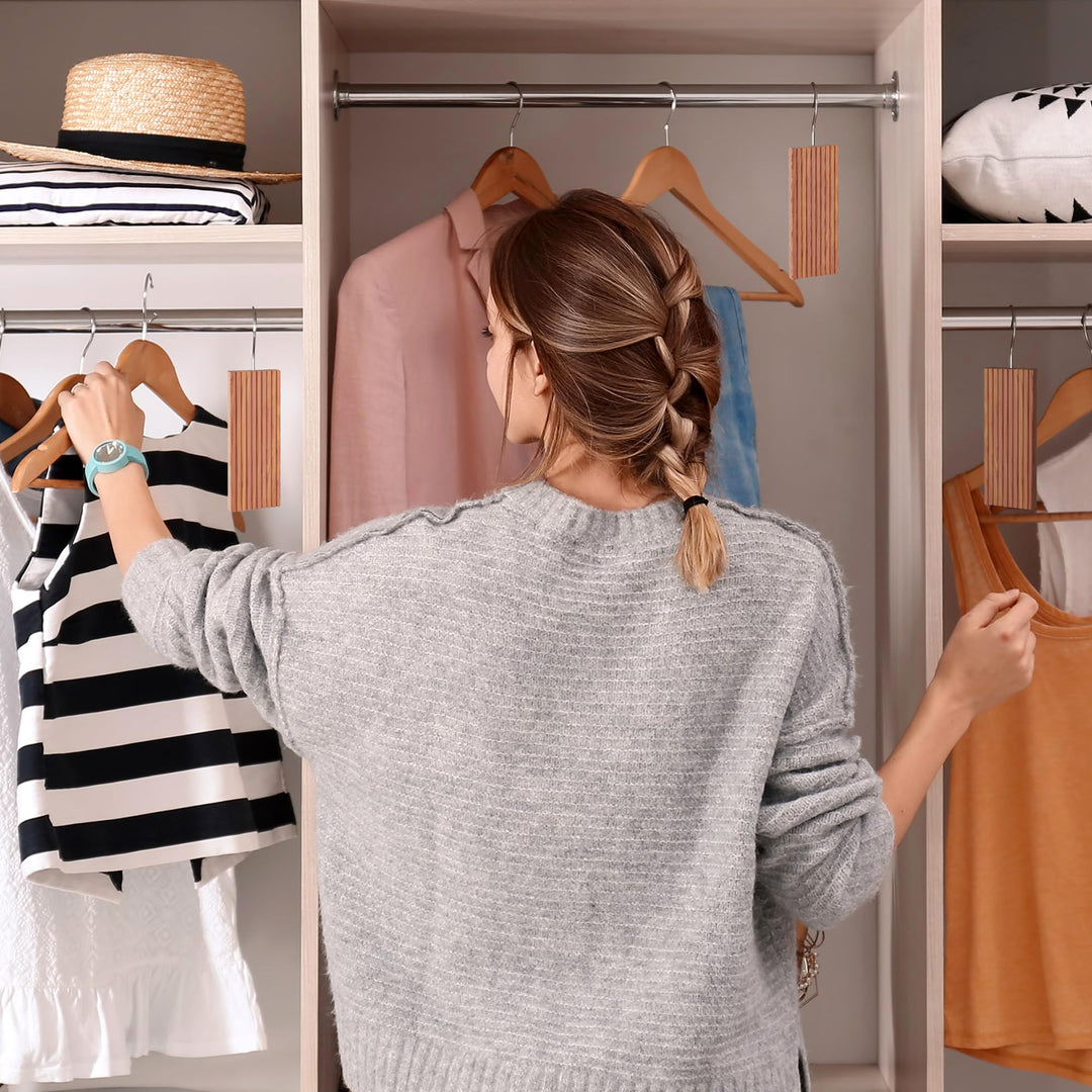 Aromatic Cedar Blocks for Clothes Storage, 100% Natural Cedar Balls Hangers Clothes Protector, Storage Accessories Closets &amp; Drawers (60Pack)