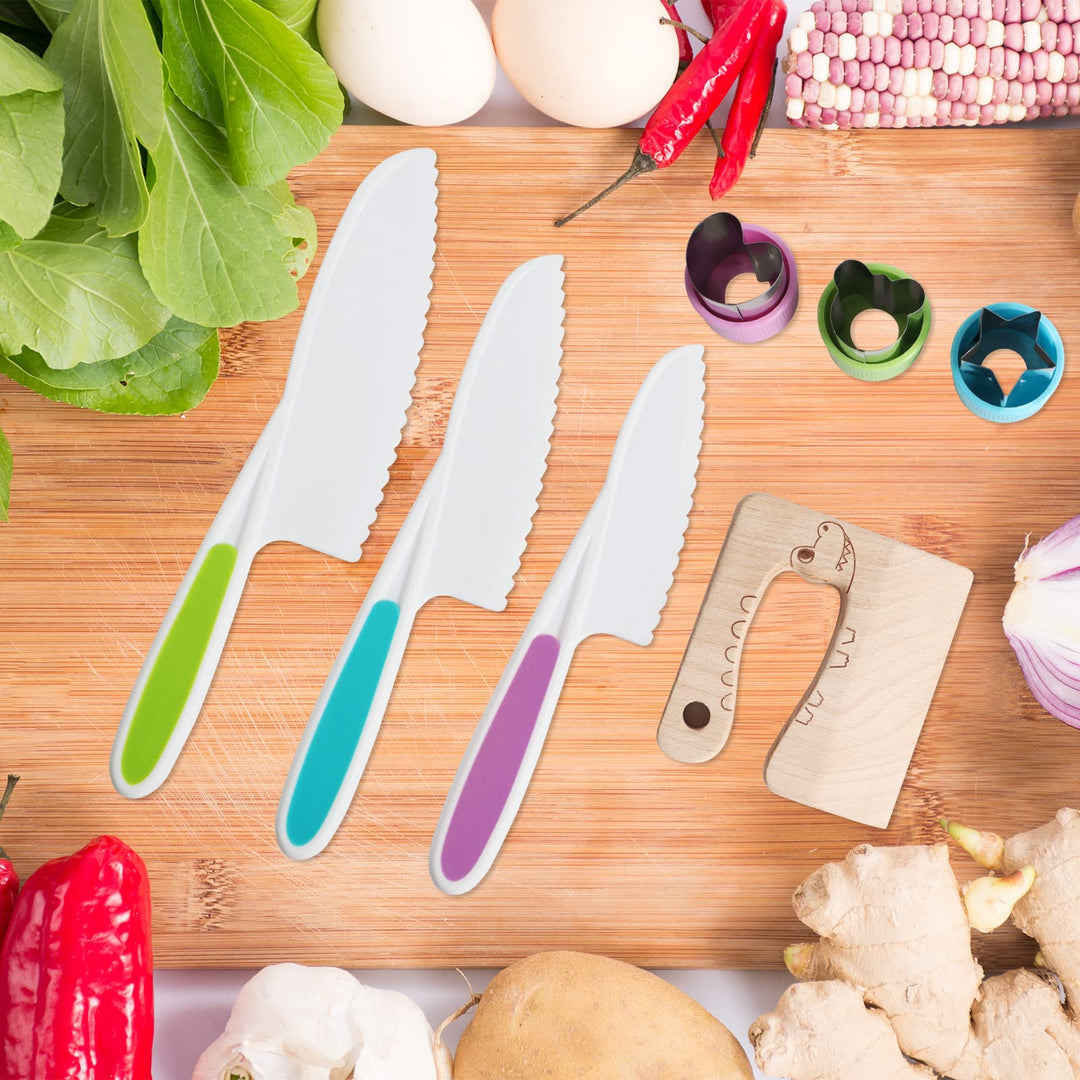 8 Pieces Kids Knife Set,Wooden Kids Kitchen Knives Set include 4 Plastic Toddler Safe Knives/Crinkle Cutter/Kids Cutting Board/Y-Peeler/Resistant Gloves for Cutting Veggies Fruit Cake Salad Bread