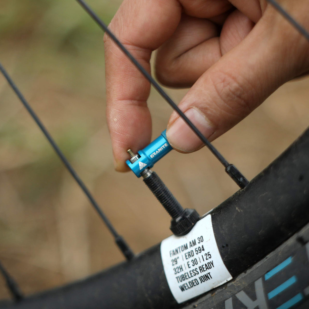 Juicy Nipple Valve Cap with Valve Core Removing Function, Easy to Use Bike Tire Caps Dust Covers, Durable Alloy Tire Valve Cap (Blue)
