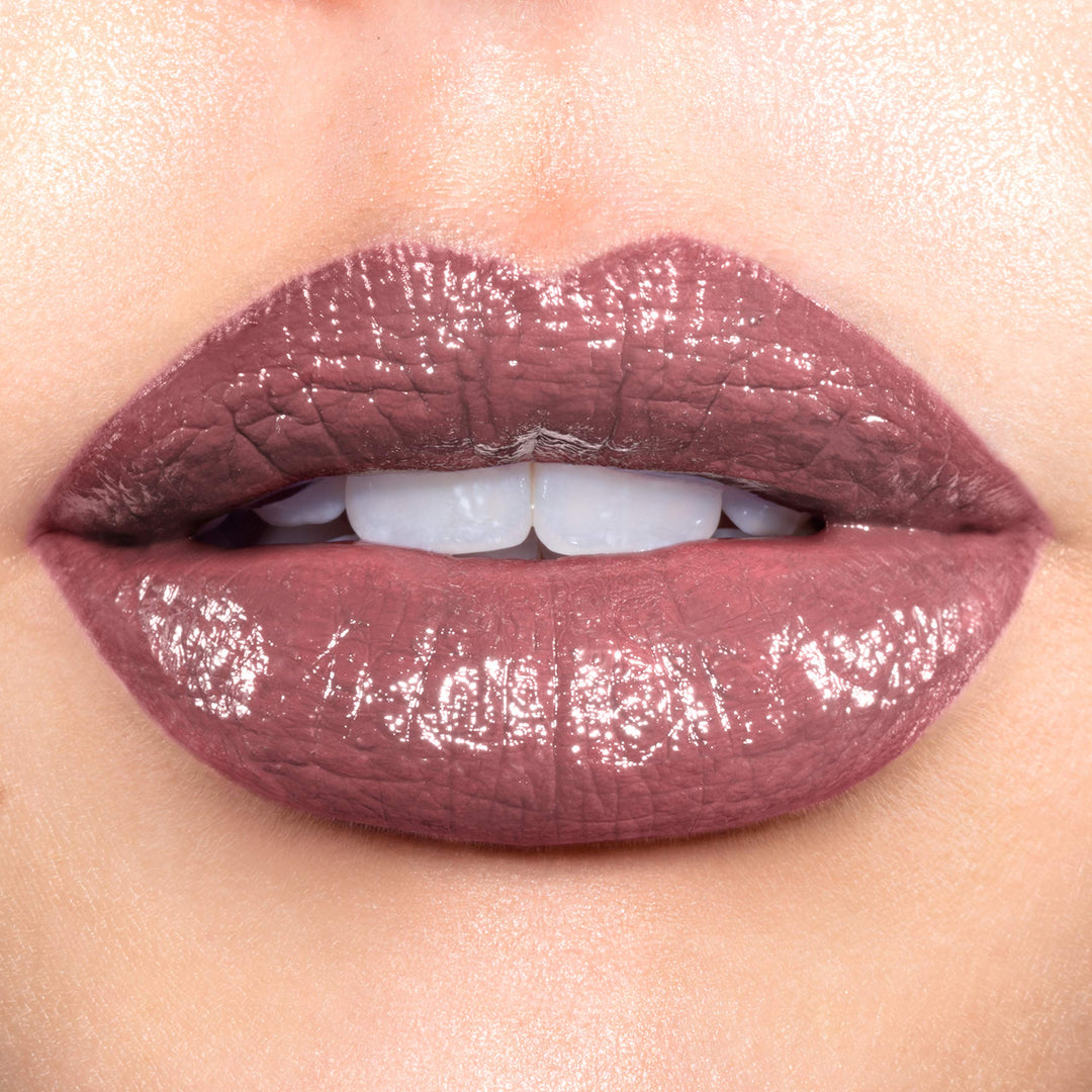 Revlon Super Lustrous Lipstick, High Impact Lipcolor with Moisturizing Creamy Formula, Infused with Vitamin E and Avocado Oil in Plum / Berry, Unapologetic (765)