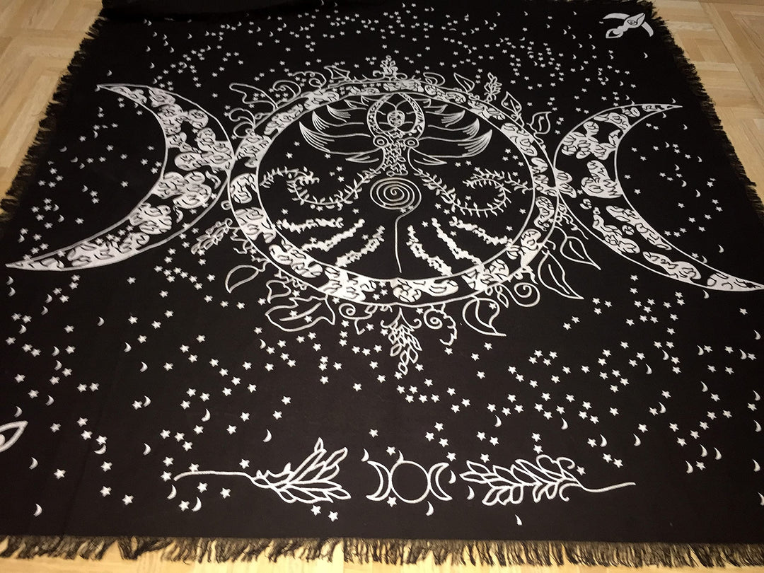 Altar Cloth Triple Moon Goddess Silver Witchcraft Alter Tarot Spread Top Cloth Wiccan Square Spiritual 24 by 24 Sacred Cloth (Triple Moon Goddess Silver Gold)
