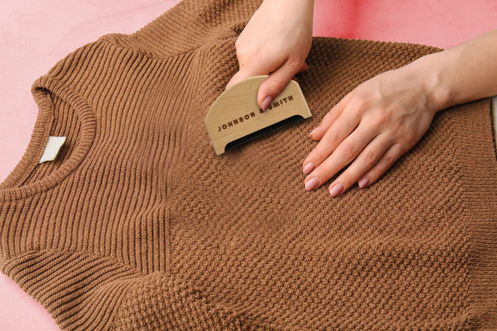 Sweater Comb - Cashmere Sweater Shaver Lint Scraper - Easy Grip Cashmere Comb - Multifunction Fabric Clothes Shaver Cashmere Pill Remover - Travel Pilling Remover Brush with Pouch