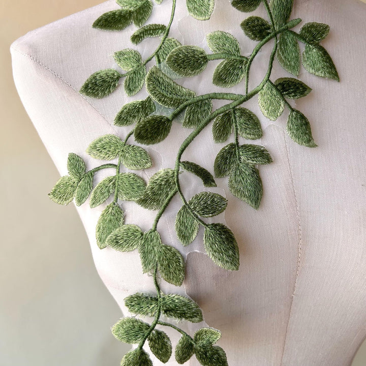 Mirror Pair Green Forest Leaves Applique Lace Vine Moti