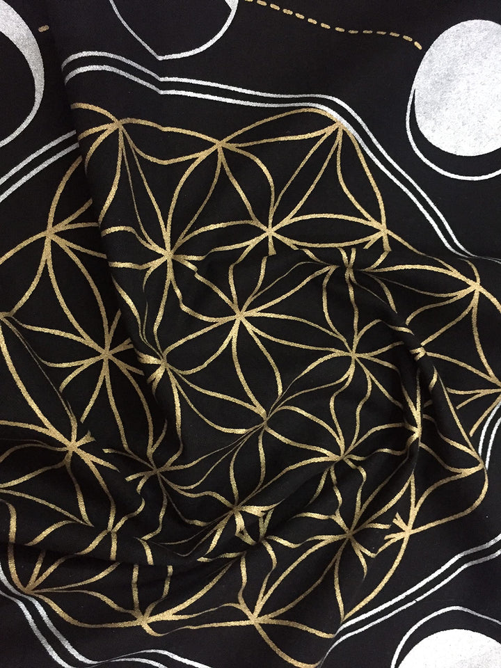 Altar Cloth Phases of Moon Sun, Star &amp; Moon Universe Premium Witchcraft Alter Tarot Spread Top Cloth Wicca Square Spiritual 18 by 18 Sacred Cloth (Moon Phases)