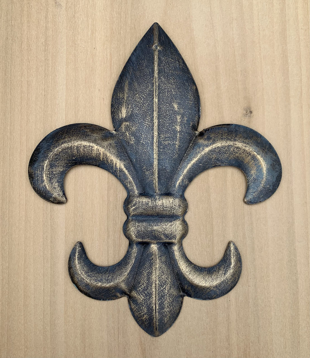 8 Metal Fleur De Lis Wall Plaque/Art with hanger - Rustic Creole Tuscan Decor (Weathered Bronze)