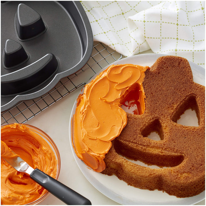 Wilton Halloween Jack-O-Lantern Fluted Cake Pan